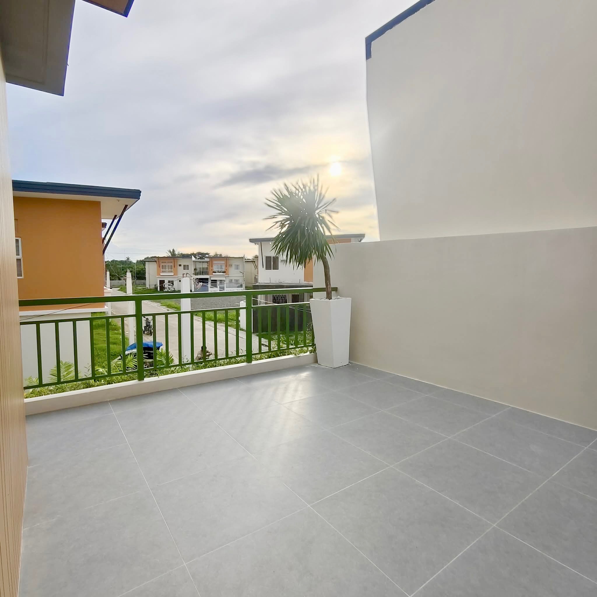 6160E7AE-7232-437D-AE67-1D6745B5E972