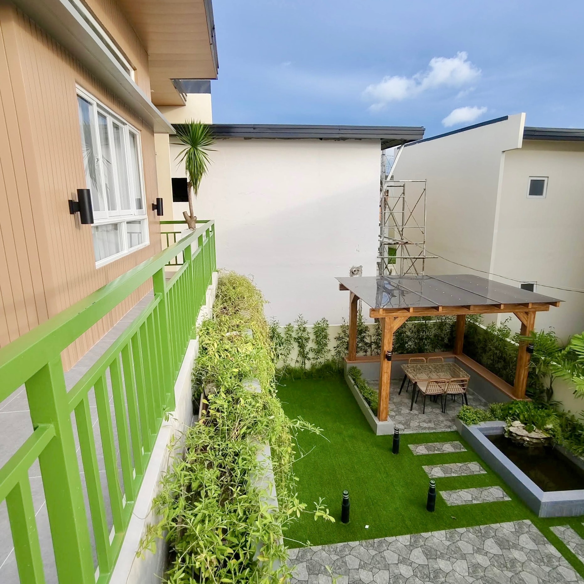 E5B578D8-47A6-4BEC-9A73-F4F483DFD765